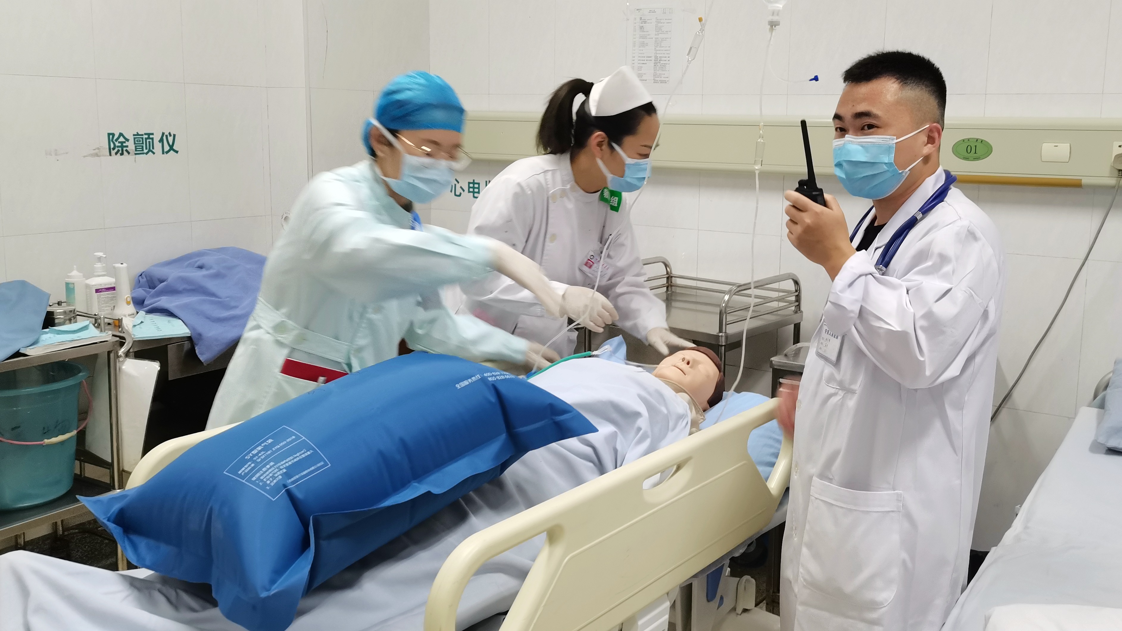 上海首辆5G救护车投用：救护车与市一医院急诊“零时差”对接，生命抢救再提速