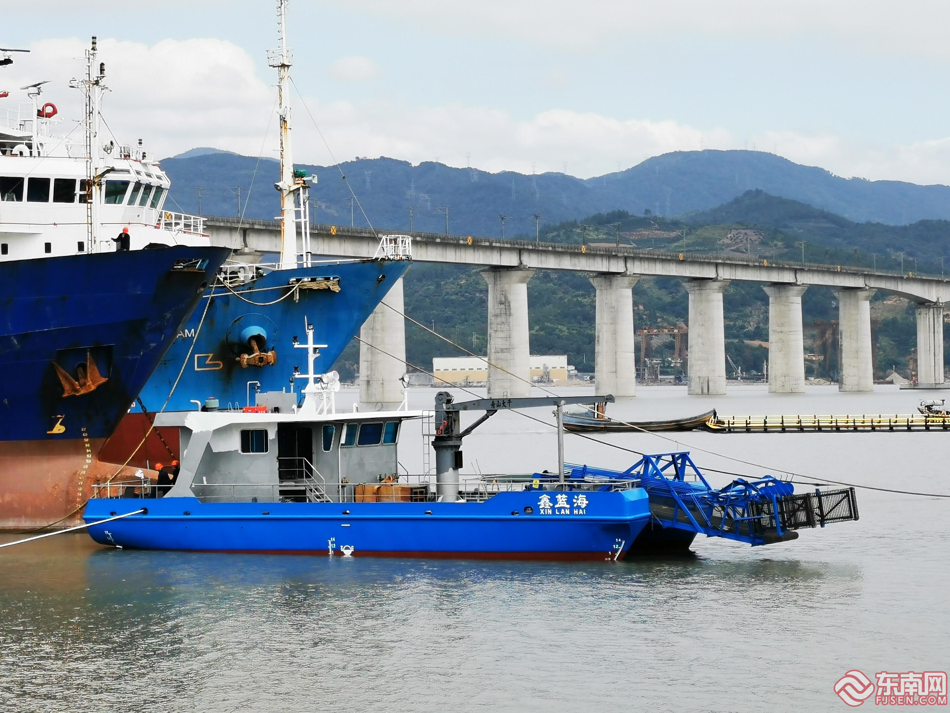 宁德首艘自主研发的海漂垃圾自动化清理船下水 -本网原创 - 东南网宁