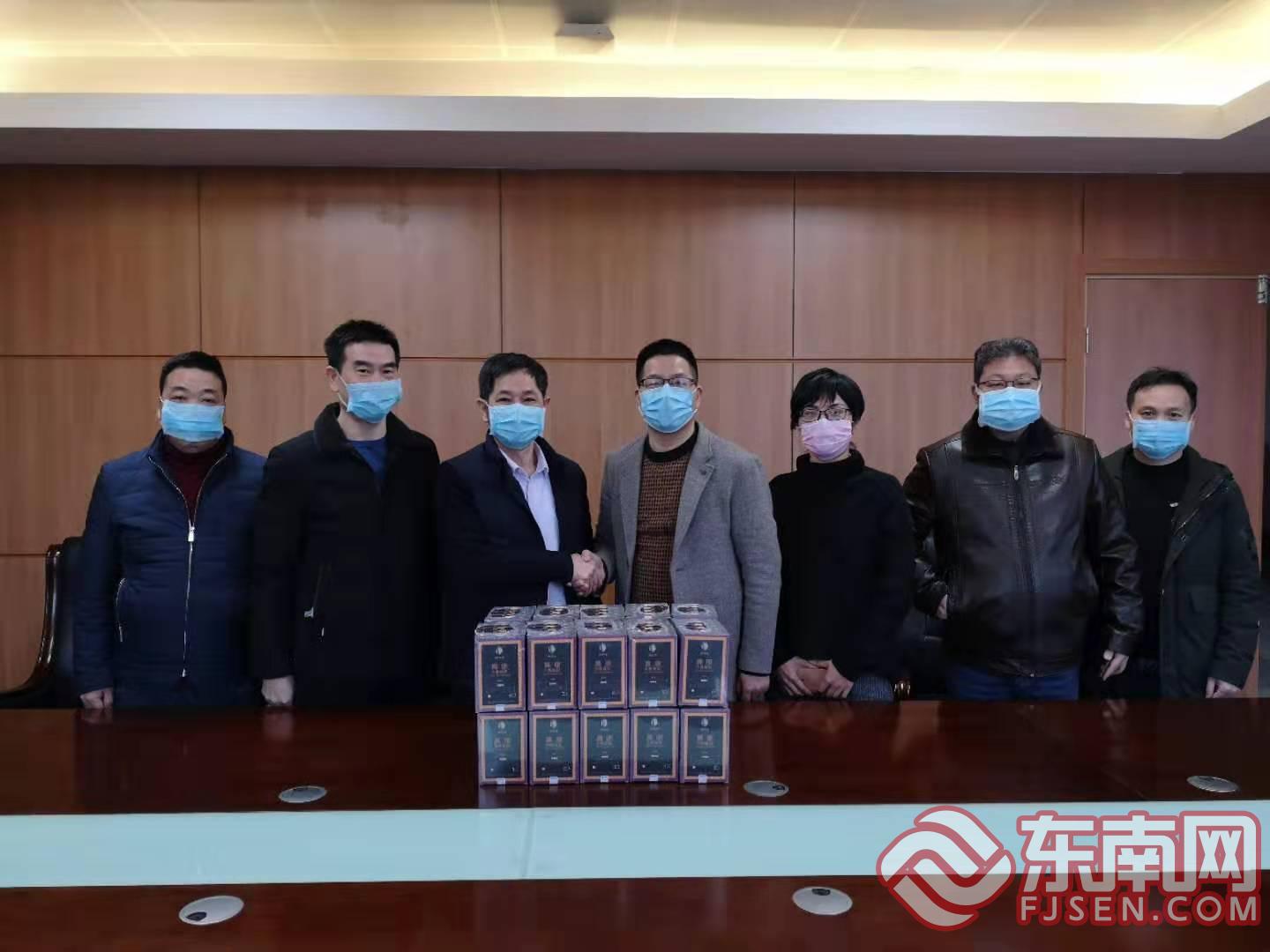 公司向宁德市医院赠送畲药1000盒钟成瑞鼻康冷敷凝胶东南网1月30日讯