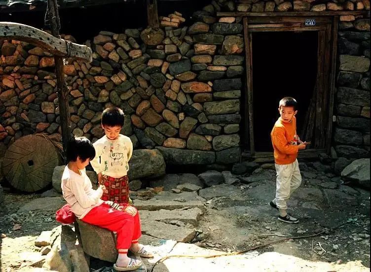 满满回忆上世纪90年代的闽东乡村儿童写真