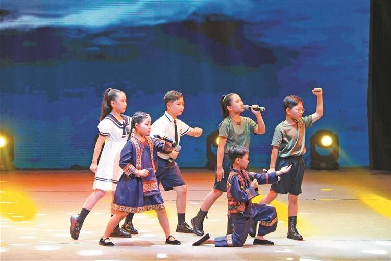 福鼎市举办“薪传英雄志，光耀强军梦”双拥晚会